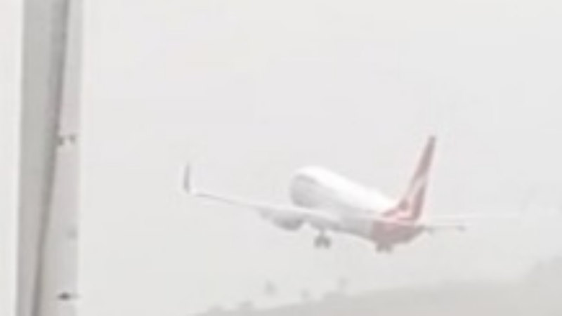 Qantas flight aborts landing over bad weather on Hamilton Island