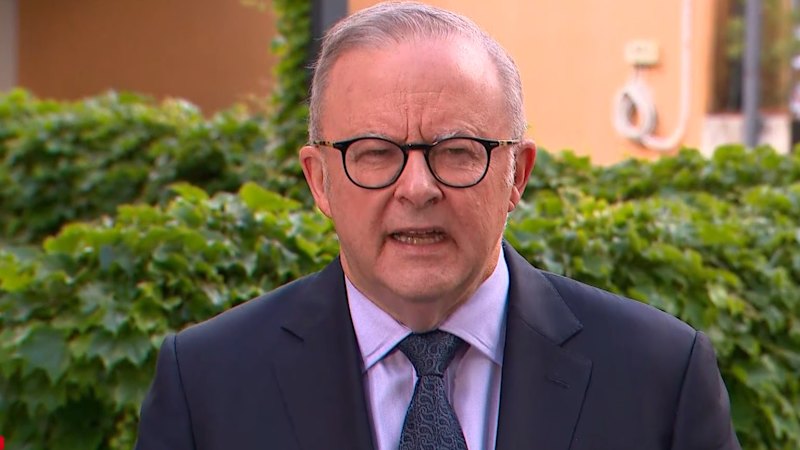 Prime Minister speaks outside St Vincent's Hospital