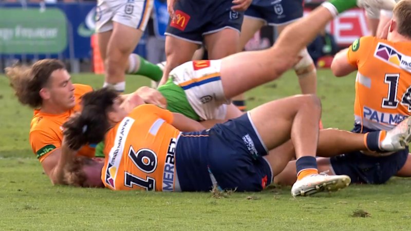 Bunker cruelly denies Hosking