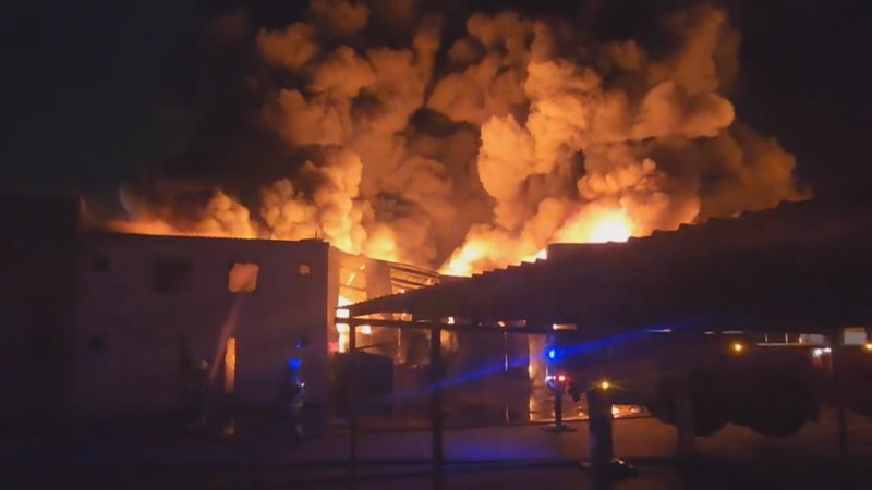 Fire engulfs factory in Melbourne's south-east