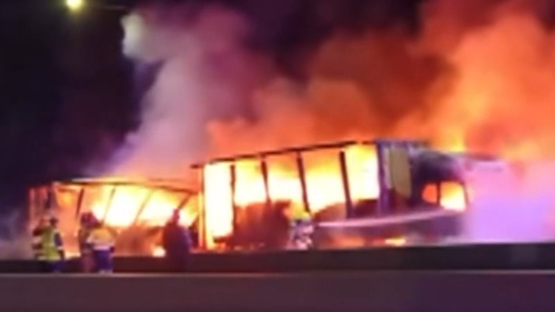 Truck fire shuts down busy Sydney M7 motorway