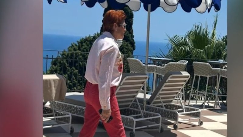 Pauline Hanson and Gina Rhinehart spotted poolside in Italy