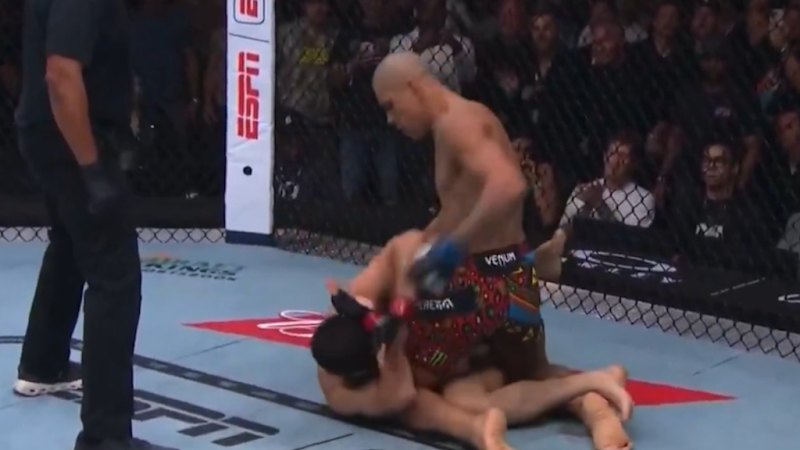 Pereira wins back title in dominant fashion