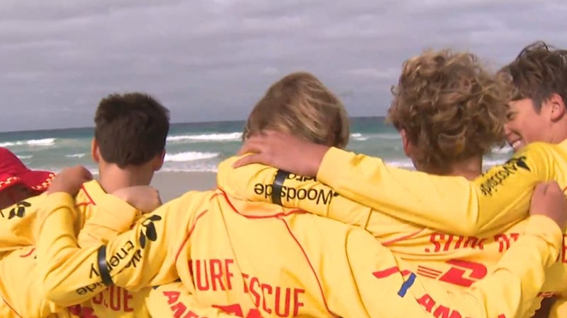 Hundreds of WA lifesavers gather in Perth to honour Bondi victims