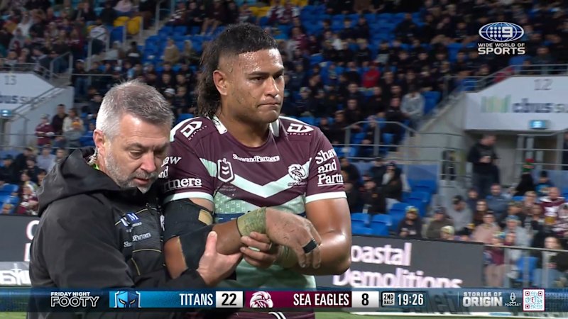 Olakau'atu dislocates shoulder