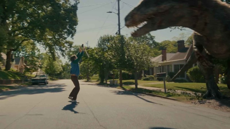 Trailer released for “The End of Oak Street” starring Ewan McGregor and Anne Hathaway
