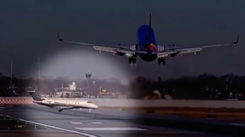 Video shows planes nearly collide at Chicago airport