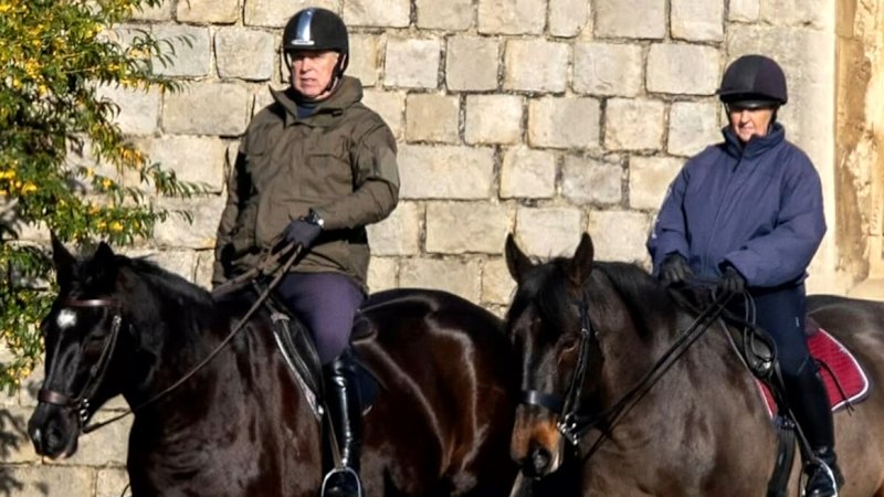 Nekdanjega princa Andrewa so opazili prvič, odkar je izgubil svoje nazive