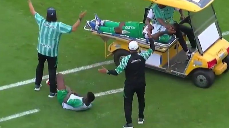 Medical cart runs over player in Ecuador