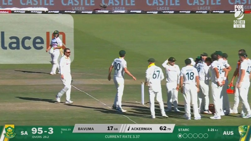 'What are you doing?': Marnus in bizarre stump mic moment