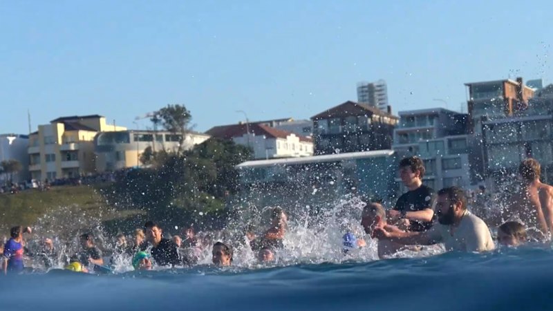 Hundreds flock to Bondi Beach for paddle-out