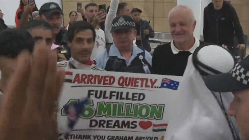 Graham Arnold Welcomed by Iraq Fans at Sydney Airport