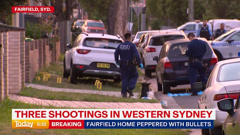 V zahodnem Sydneyju ponoči trije strelski pohodi iz avtomobila