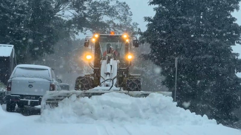 Victoria smashed by heavy rain and winds