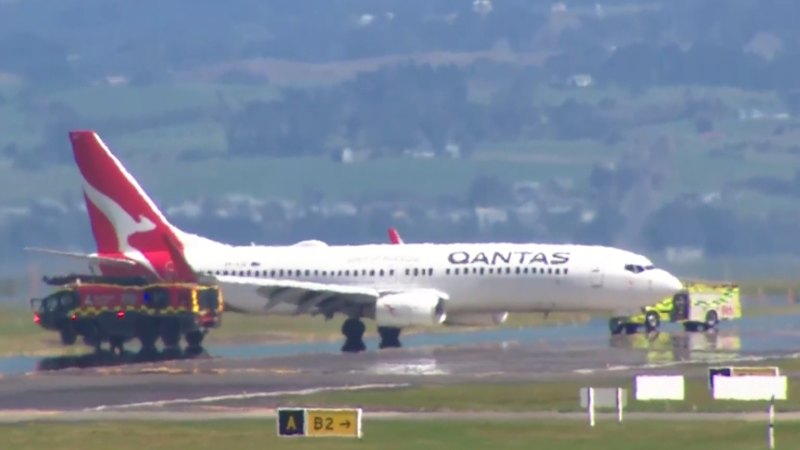 Qantas flight from Sydney to Auckland made mayday call after fire risk