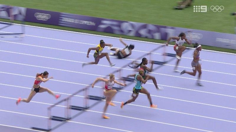 Ugly tumble in women's 100m hurdles semi