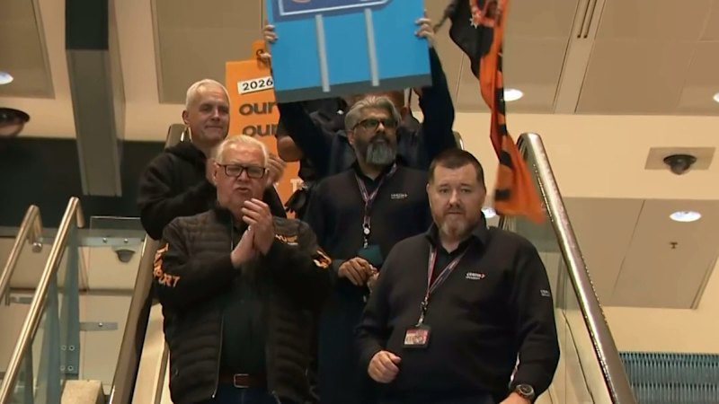 Qantas and security staff strike