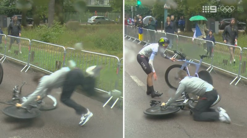 Rider's mechanic stacks it in time trial