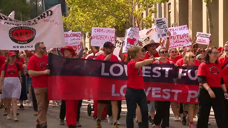 Victorian teachers reject pay deal, threaten further strike action