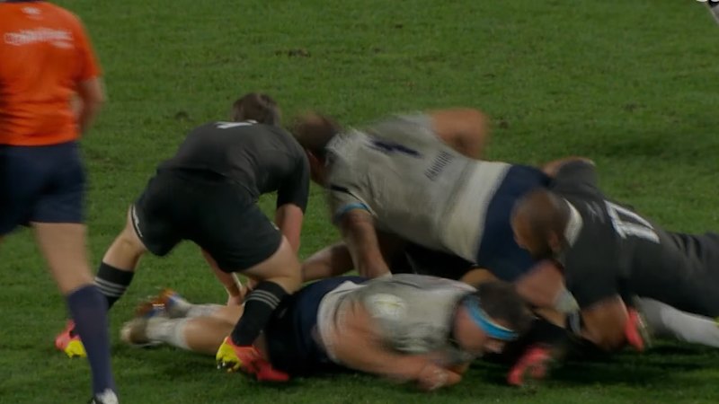 Italy lock sent off for headbutt