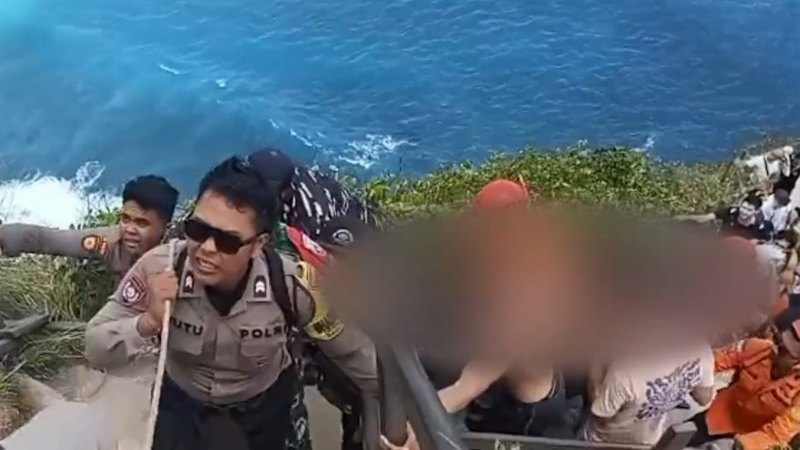 Australian tourist dies after falling from cliff near Bali