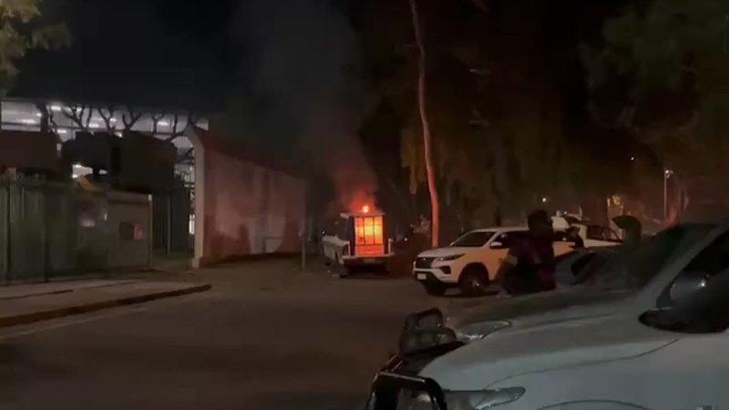 Chaos erupts outside Alice Springs hospital after fugitive's arrest