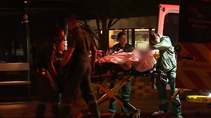 Brezdomka žrtev brutalnega napada in posilstva pred javno knjižnico