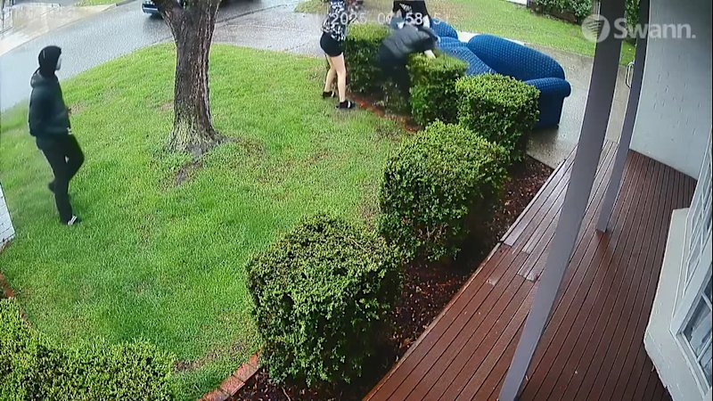 Teen stabbed during robbery