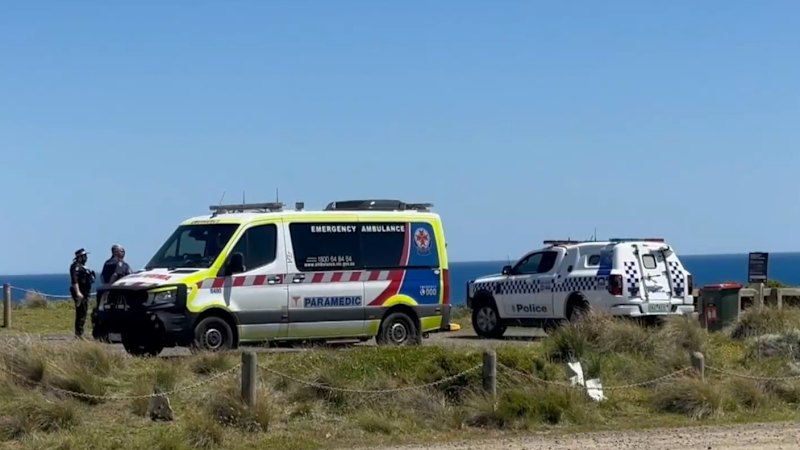 Man dies after being pulled from the water at Phillip Island beach