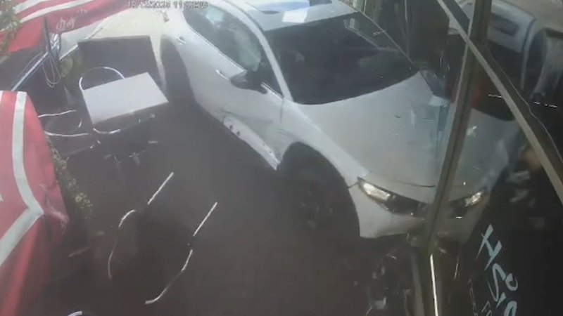 Car smashes into Adelaide restaurant