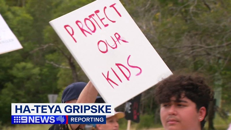 Petting zoo owner says paedophile removed