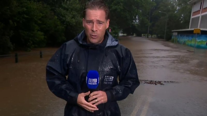 Evacuation orders extended as river threatens to break Lismore levee