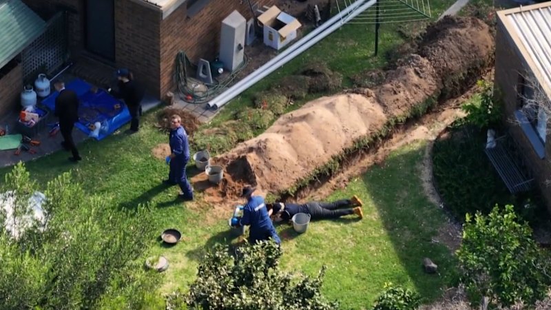 Tradies unearth suspected human bones while working at Victorian home