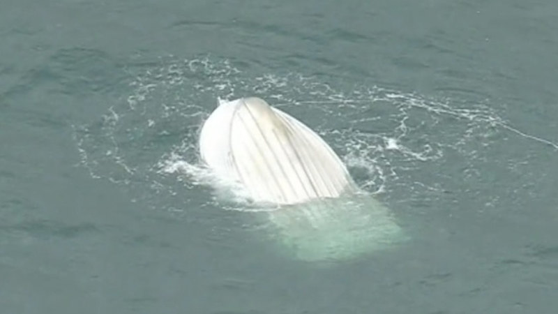 Man dies after boat capsizes off Perth coast