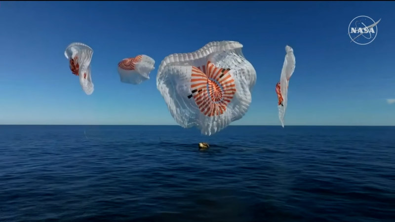 NASA duo emerge after dramatic splashdown