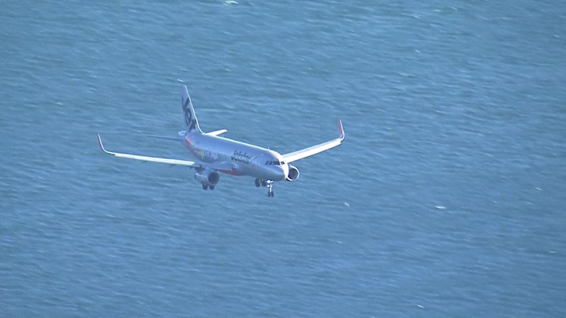 Jetstar to charge overhead baggage fee