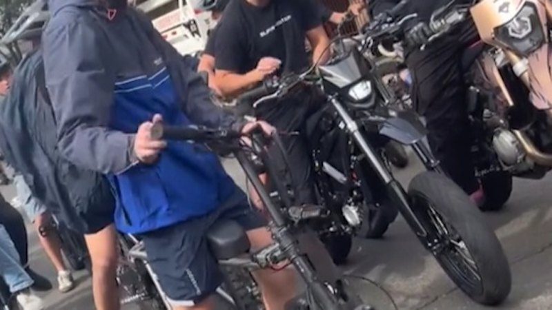E-bikes swarm Sydney Harbour Bridge in wild footage