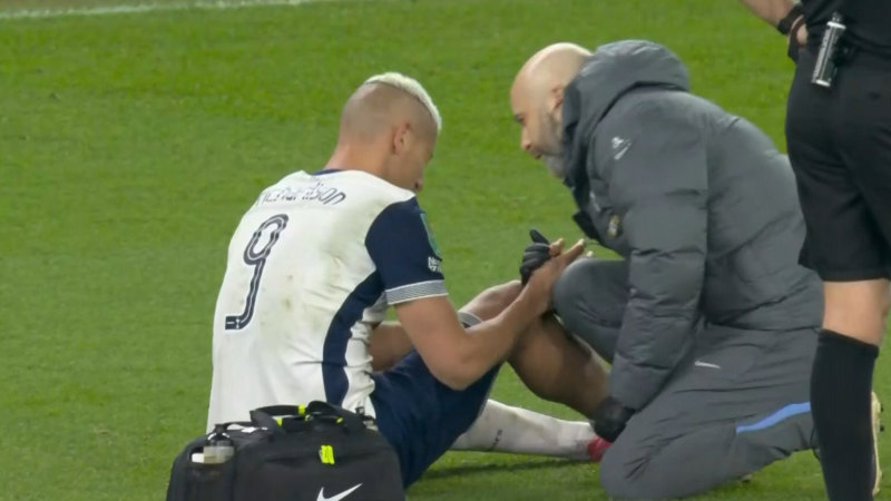 Spurs star limps off injured