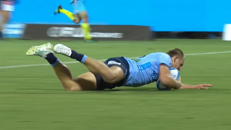 Crowd boos as Walton strolls over