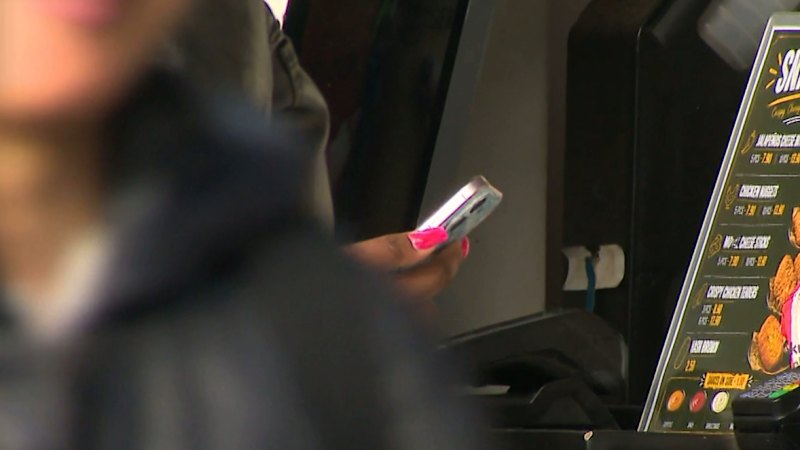 Shoppers left unable to pay due to Mastercard problem