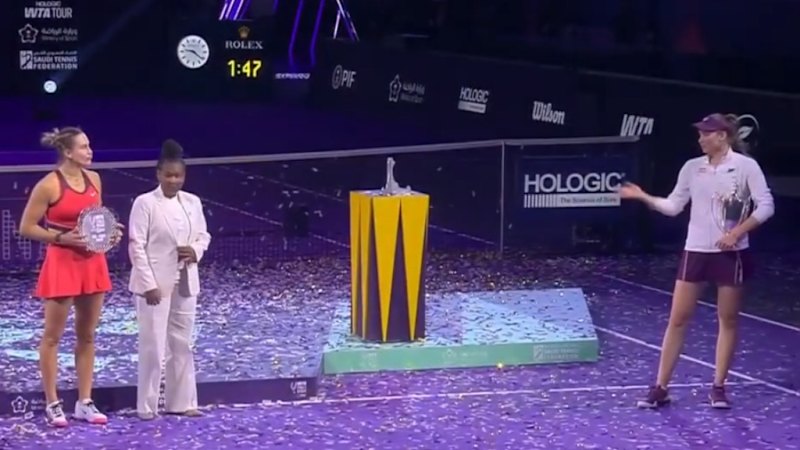 Rybakina po zmagi na WTA finalu zavrnila fotografiranje z izvršno direktorico WTA