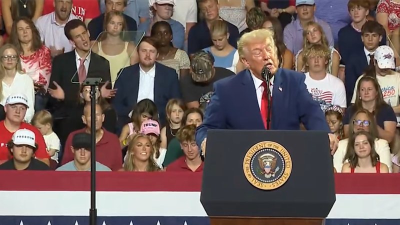 Trump mocked by audience member directly behind him