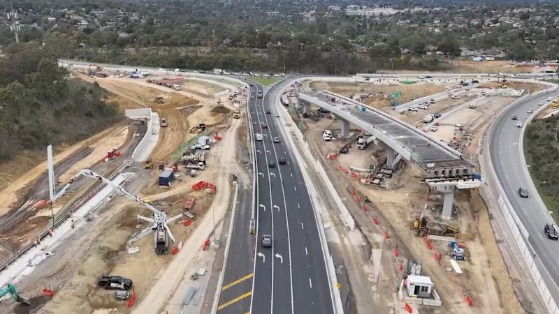 Victorian Big Build tradies to receive Anzac Day long weekend, at odds with rest of the state