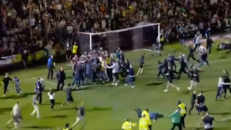 Crossbar strike eliminates United