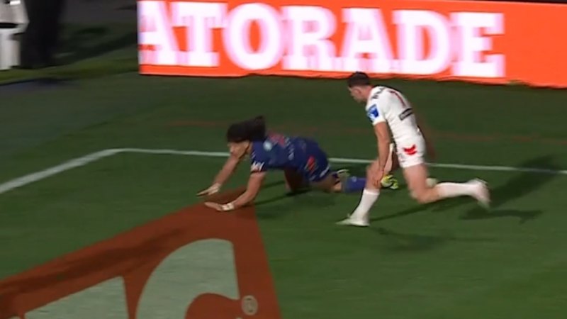 Warriors gun dives over in the corner