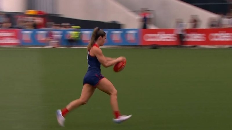 Kate Hore z zadetkom blizu avta popeljala Demonse v vodstvo