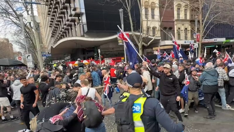 Police fear riots as opposing groups prepare to march in Melbourne