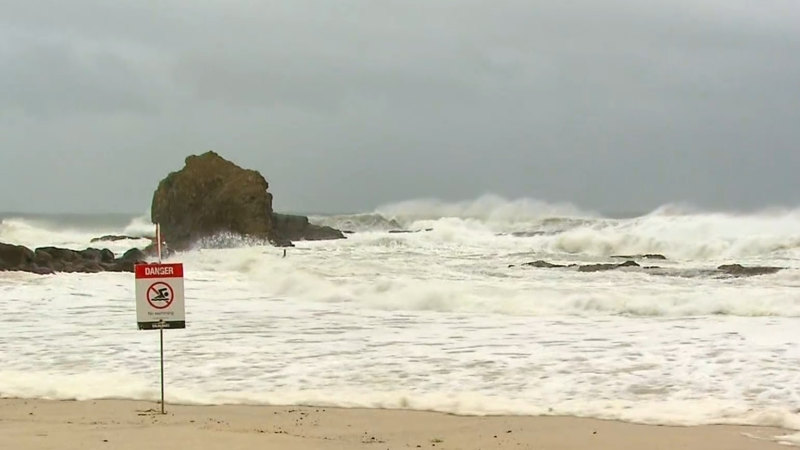 Final preparations in Queensland for Cyclone Alfred