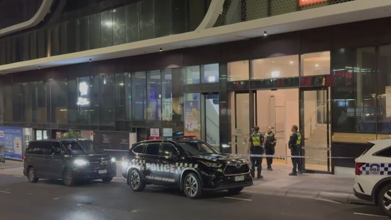 Man found dead in Melbourne apartment overnight