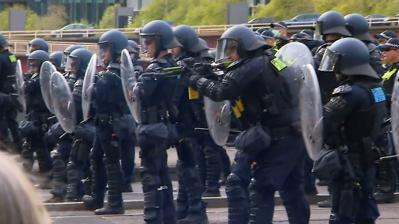 Controversial defence expo opens in Perth
